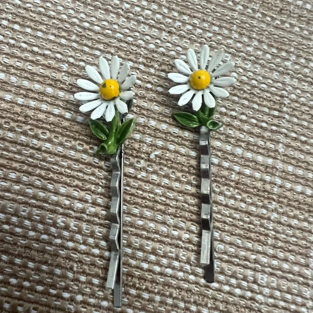 Daisy Hair Pins